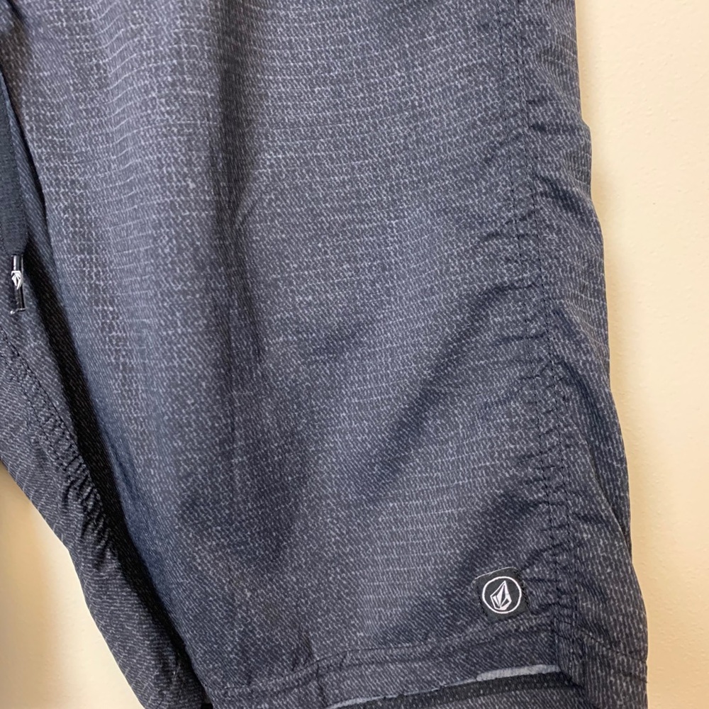 Volcom Shorts Size 28 - Picture 3 of 13